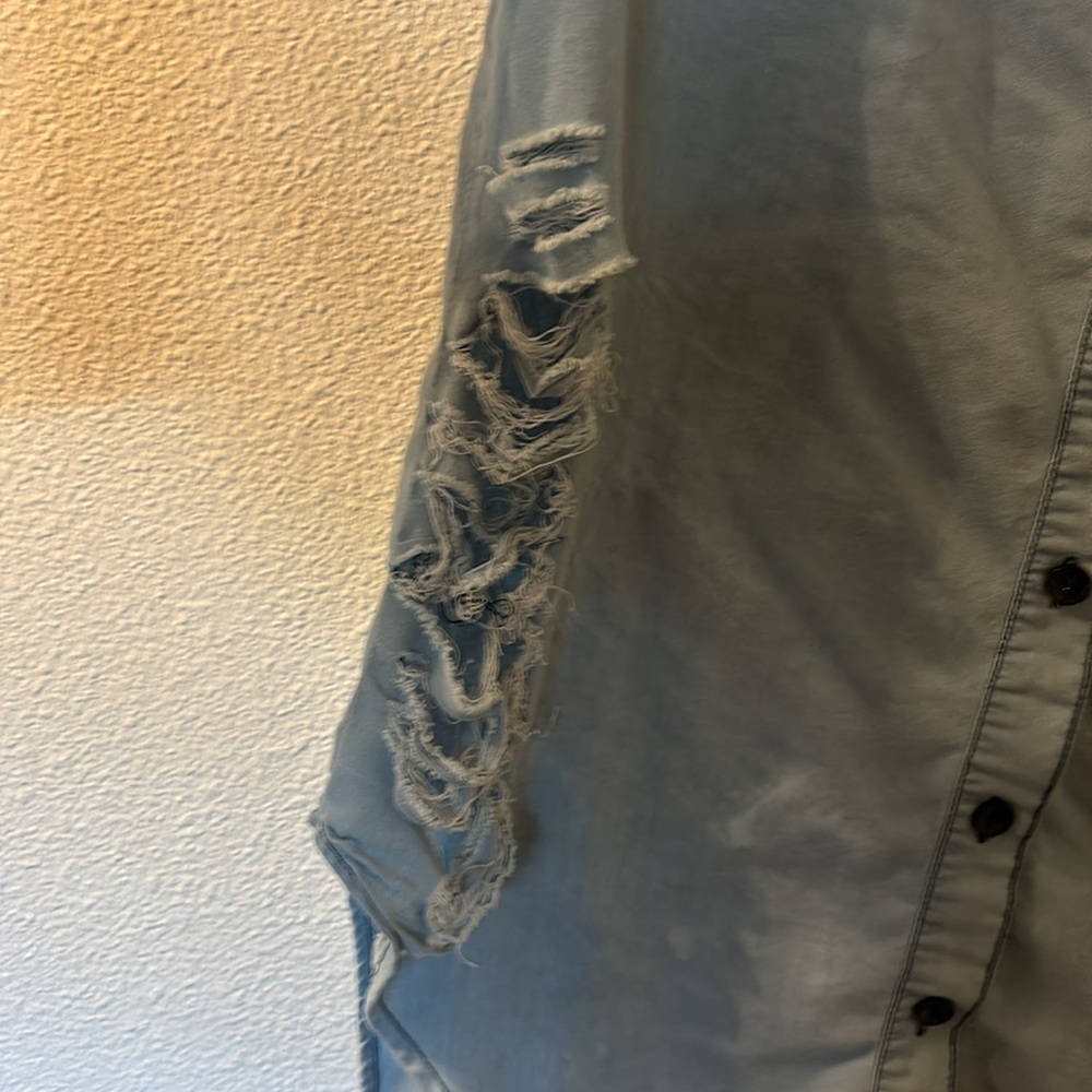 Thrill Jeans distressed denim button down size 1X - Picture 2 of 8